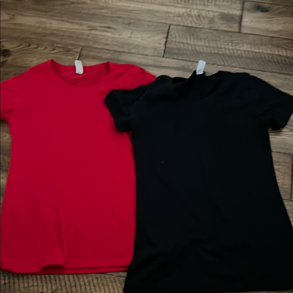 Classic Crew Neck Short Sleeve Tees in Red and Black